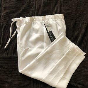 NEW Jeno Newman White Capris
